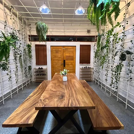 4 Bedroom House With Beautiful Rooftop Near Bts Ekkamai