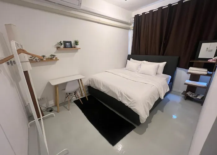 4 Bedroom House With Beautiful Rooftop Near Bts Ekkamai *