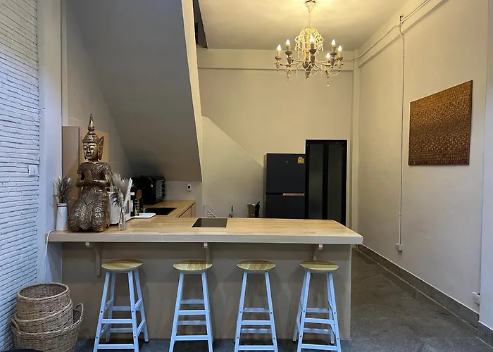 4 Bedroom House With Beautiful Rooftop Near Bts Ekkamai Villa Bangkok