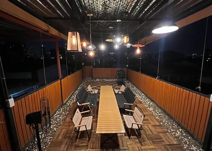 4 Bedroom House With Beautiful Rooftop Near Bts Ekkamai Villa *