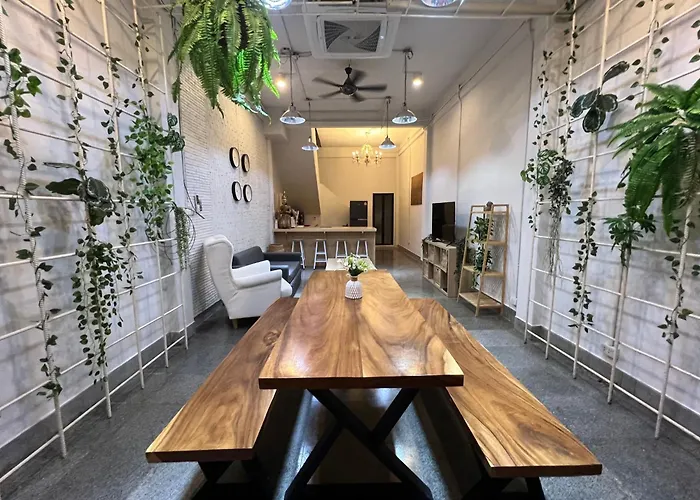 4 Bedroom House With Beautiful Rooftop Near Bts Ekkamai Villa Bangkok