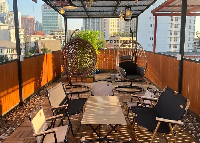 4 Bedroom House With Beautiful Rooftop Near Bts Ekkamai Bangkok