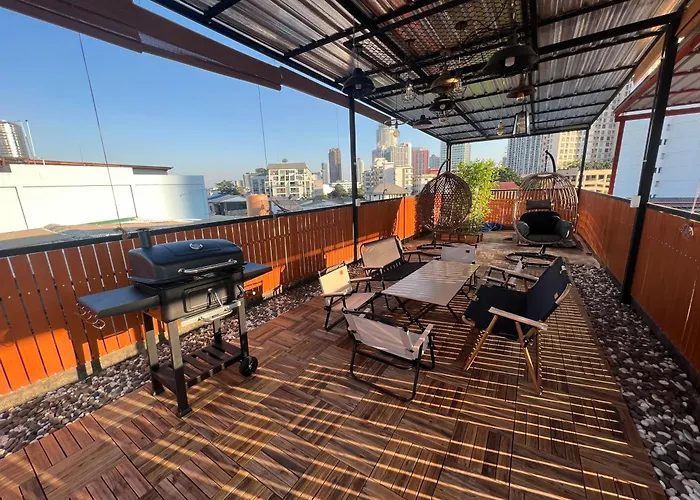 4 Bedroom House With Beautiful Rooftop Near Bts Ekkamai Villa
