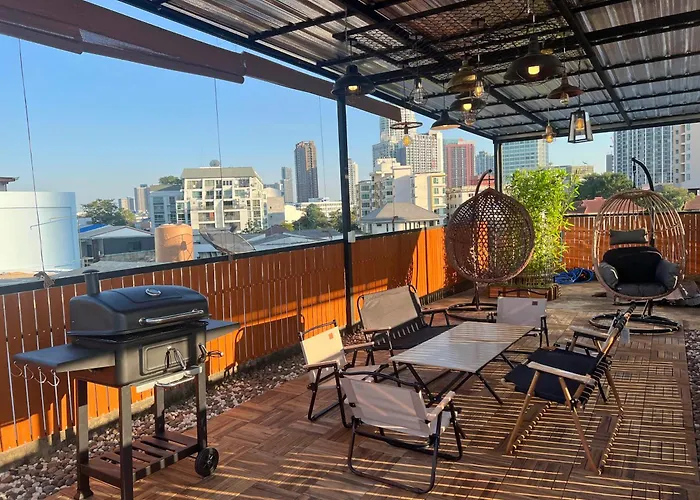 4 Bedroom House With Beautiful Rooftop Near Bts Ekkamai *