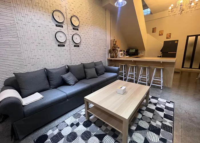 4 Bedroom House With Beautiful Rooftop Near Bts Ekkamai Bangkok