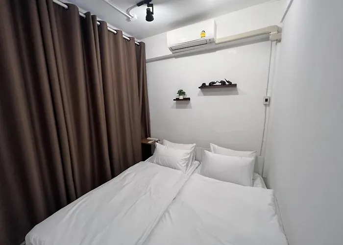 Villa 4 Bedroom House With Beautiful Rooftop Near Bts Ekkamai
